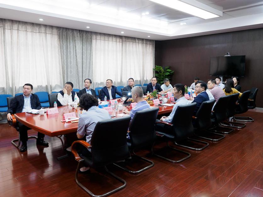 开会.jpg 开会.jpg