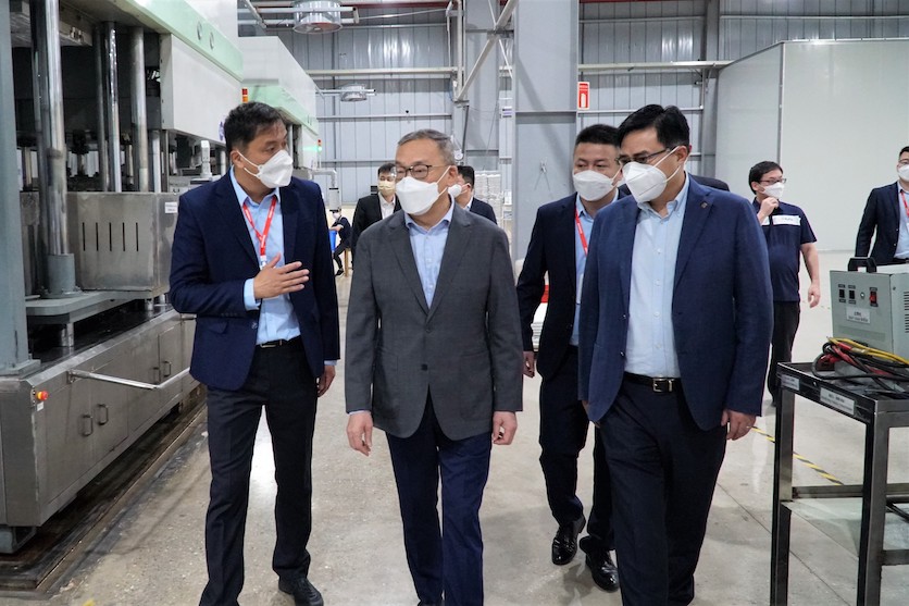 车间参观修.jpg 车间参观修.jpg