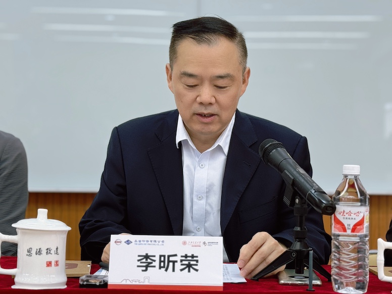 李昕荣.jpg 李昕荣.jpg